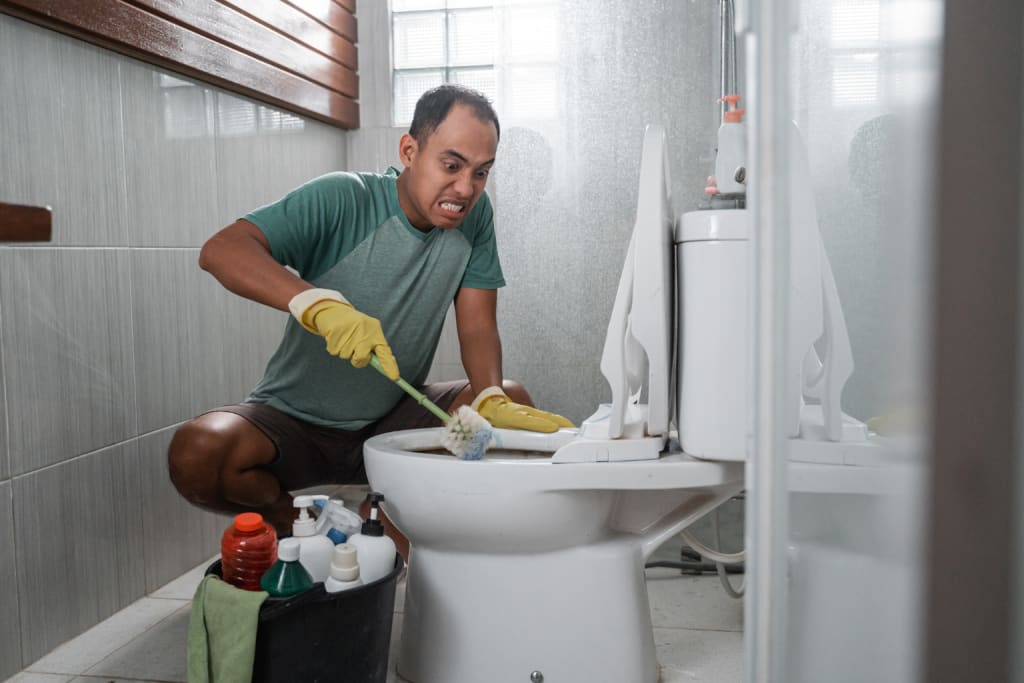 Astuces maison : comment déboucher ses toilettes efficacement ? 3 gants débouchage toilette